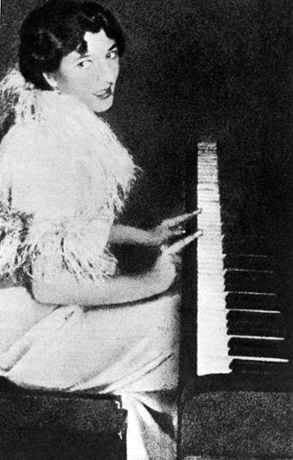Italiens Machthaber liebte Claretta Petacci (1912-1945) so heftig, dass er ihr die Nase brach.