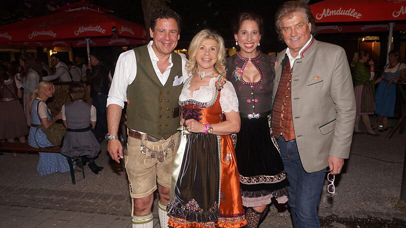Von links: Andi Meister, Marianne Hartl, Lola Paltinger und Michael Hartl (Gesangsduo Marianne und Michael).