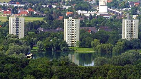 Lerchenauer See: hier brannten in der Nacht auf Sonntag zwei Mülltonnen.