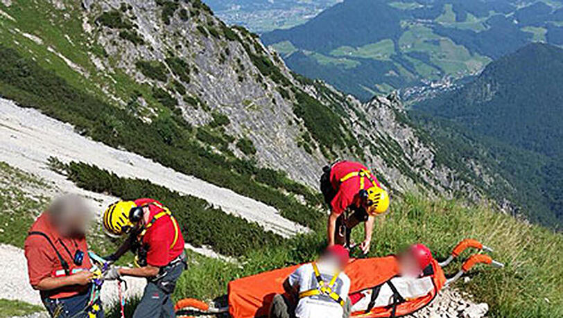 Rettungsaktion: Ein 72-jähriger Wanderer war mit Kreislaufproblemen zusammengebrochen. Rettungsaktion: Ein 72-jähriger Wanderer war mit Kreislaufproblemen zusammengebrochen.