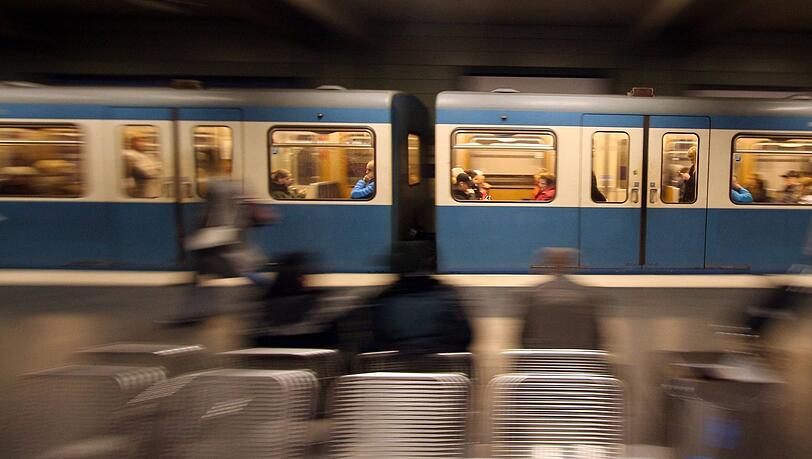 Der Mann war am Scheidplatz ausgestiegen und konnte dort festgenommen werden. (Symbolbild)