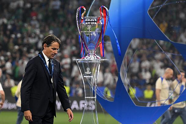 Inter-Trainer Simone Inzaghi lässt seine Zukunft nach der Finalpleite offen. Inter-Trainer Simone Inzaghi lässt seine Zukunft nach der Finalpleite offen.