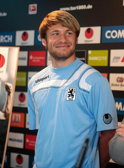 Das neue Heim-Trikot für die Saison 2011/2012. Neuer Hersteller ist Uhlsport. Welche Platzierung mit neuem Investor und Ausrüster am Ende rausspringt steht in den Sternen.