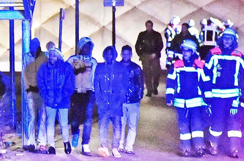 Am Dienstagabend beschädigte der Sturm eine Traglufthalle in Taufkirchen. In der Einrichtung sind aktuell über 220 Asylbewerber untergebracht.