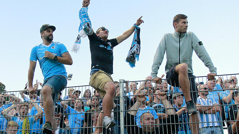 Die Löwen-Fans beim Auswärtsspiel (4:1) in Memmingen.