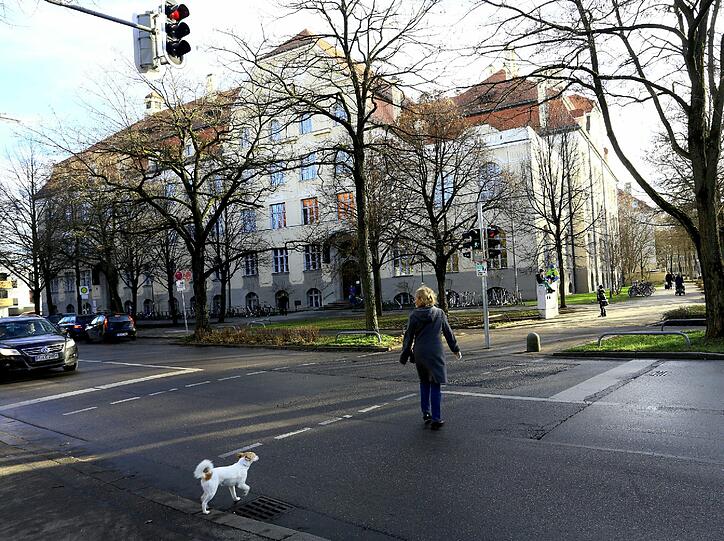 Treffpunkt für viele Schüler im Viertel: das Winthir-Gymnasium.