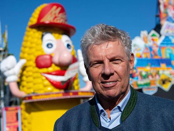 Dieter Reiter, Oberbürgermeister von München, nimmt an einem Rundgang auf dem Oktoberfest teil. Foto: Sven Hoppe