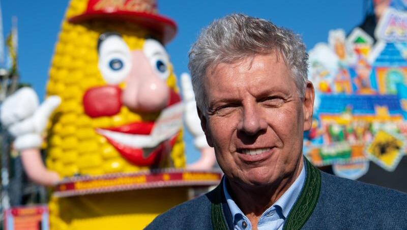 Dieter Reiter, Oberbürgermeister von München, nimmt an einem Rundgang auf dem Oktoberfest teil. Foto: Sven Hoppe Dieter Reiter, Oberbürgermeister von München, nimmt an einem Rundgang auf dem Oktoberfest teil. Foto: Sven Hoppe