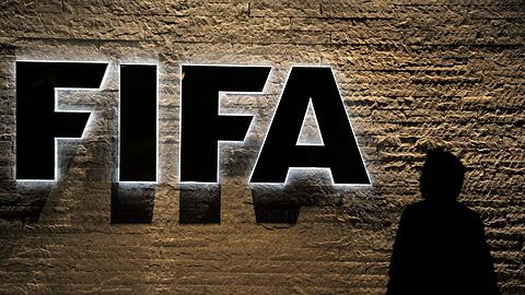 Spielervermittler verklagen die FIFA, das Verfahren landet jetzt beim Europäischen Gerichtshof.
