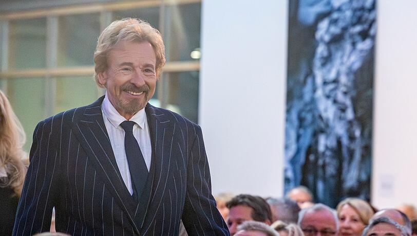 Moderator Thomas Gottschalk will sich nach einem Abschied aus dem TV-Geschäft für mindestens ein Jahr aus der Öffentlichkeit zurückziehen und reisen. (Archivbild)
