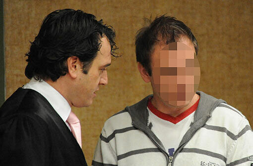 Der Angeklagte Brian S. (35) mit seinem Strafverteidiger Stefan Korn im Münchner Landgerichtssaal.