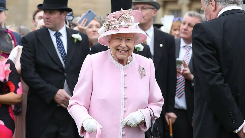 Queen Elizabeth II. bei einer der letzten regulären Gartenpartys im Mai 2019 im Buckingham Palast in London.