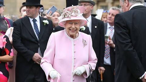 Queen Elizabeth II. bei einer der letzten regulären Gartenpartys im Mai 2019 im Buckingham Palast in London.