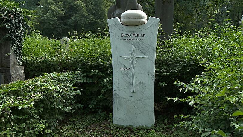 Das Krapfengrab für Bodo Müller auf dem Ostfriedhof. Das Krapfengrab für Bodo Müller auf dem Ostfriedhof.