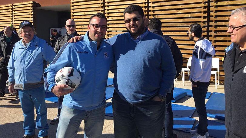 Am Montagmittag kam Löwen-Investor Hasan Ismaik im Trainingslager des TSV 1860 an und sprach zuerst mit Fans und Trainer Vitor Pereira. Die Bilder vom Besuch.