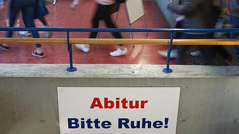 Die Abiturprüfungen sollen wegen der Corona-Krise in Schleswig-Holstein abgesagt werden.