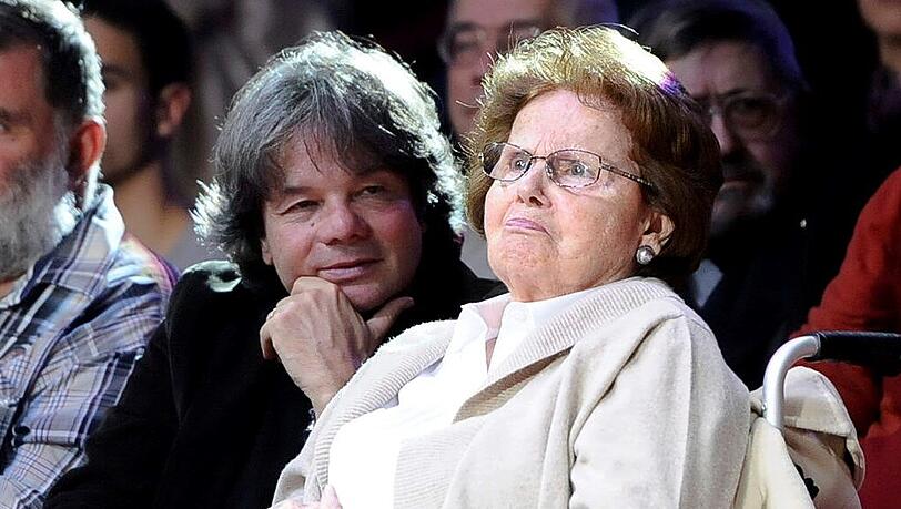 Michael Käfer mit seiner Mutter Hilde bei einem Besuch im Circus Krone 2013. Michael Käfer mit seiner Mutter Hilde bei einem Besuch im Circus Krone 2013.