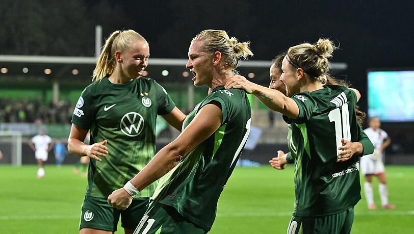 Wolfsburgs Fußball-Frauen wollen auch gegen Bayern München jubeln.