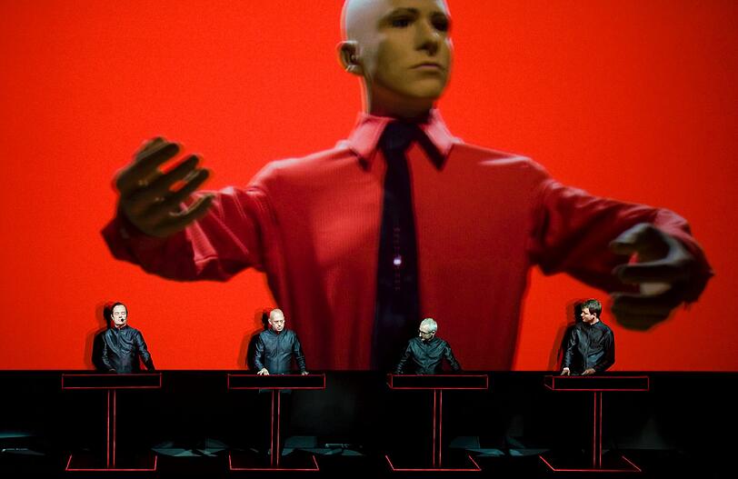 Mit ihren alten Hits "Das Model" oder "Autobahn" kann die 1970 gegründete Band Kraftwerk nach wie vor ihre Fans begeistern. Eine 3D-Show tut dabei ihr Übriges.