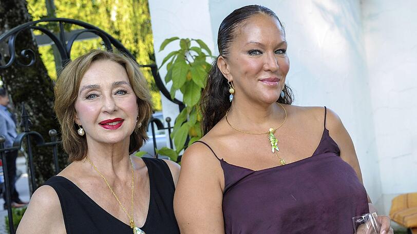 Im Sommer 2016 besuchte Allegra Curtis (re.) mit ihrer Mutter Christine Kaufmann (li.) eine Grillparty in München
