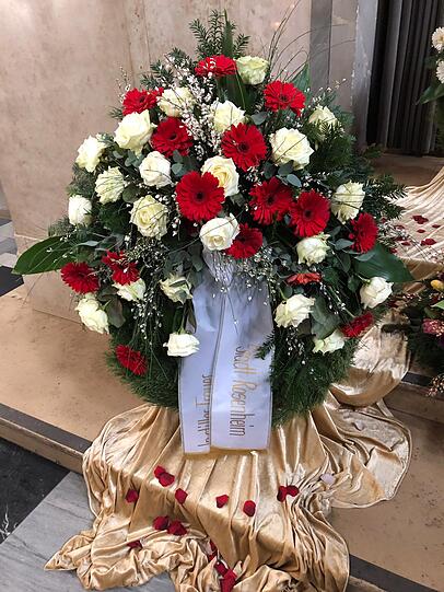 Auch die Stadt Rosenheim legt einen Kranz für Joseph Hannesschläger nieder.