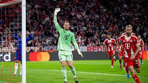 Markenzeichen von Manuel Neuer: der Reklamierarm.