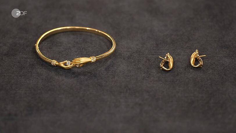 Den Armreif und die Ohrclips "Bonadea" kaufte Lisa Nüdling für 2.500 Euro. Den Armreif und die Ohrclips "Bonadea" kaufte Lisa Nüdling für 2.500 Euro.