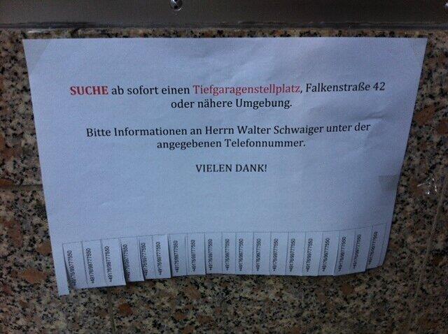 Stellplatz gesucht: der Aushang in der Au an einer Hauswand.