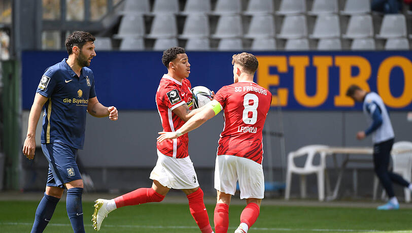 Freiburgs Emilio Kehrer mit dem Anschlusstreffer gegen die Löwen. Freiburgs Emilio Kehrer mit dem Anschlusstreffer gegen die Löwen.