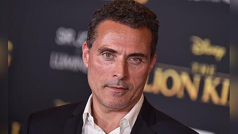 Rufus Sewell hat zum dritten Mal geheiratet.