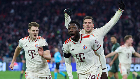 Alphonso Davies gleicht in der Nachspielzeit aus.