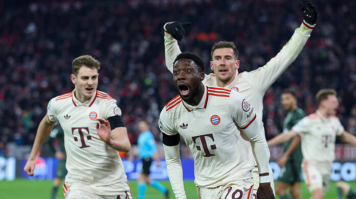 Alphonso Davies gleicht in der Nachspielzeit aus.