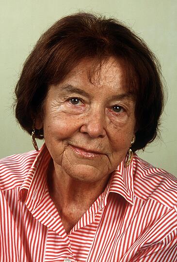 12. April 2011: Eine neue Biografie über die Münchner Schriftstellerin Luise Rinser bringt ihren Mythos gehörig ins Wanken. Ihr langjähriger Freund José Sánchez de Murillo schreibt, sie sei zur Zeit des Nationalsozialismus alles andere als eine Widerstandskämpferin gewesen - sondern eher eine Nutznießerin des Regimes.