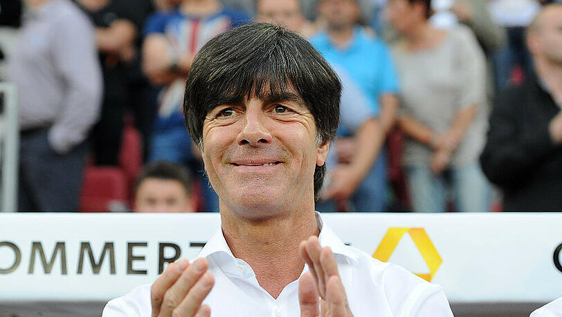 Joachim Löw zeigt sich spendabel Joachim Löw zeigt sich spendabel