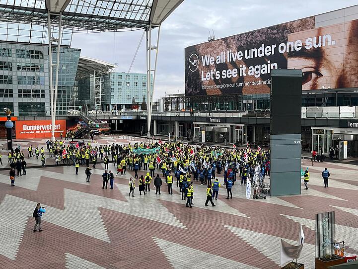 Verdi hat die Beschäftigten am Flughafen zum Streik aufgerufen.