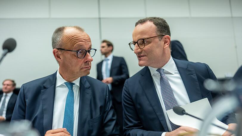 Kann sich Jens Spahn als Chef der Unionsbundestagsfraktion halten? Die CDU in Merz' Heimat Brilon fordert seinen Rücktritt. (Archivbild) Kann sich Jens Spahn als Chef der Unionsbundestagsfraktion halten? Die CDU in Merz' Heimat Brilon fordert seinen Rücktritt. (Archivbild)