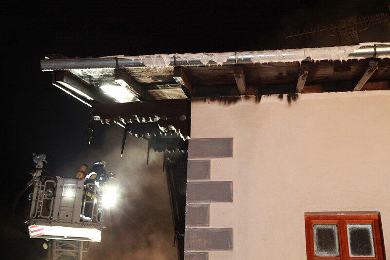 Brand in Schechen: Ein Dachstuhl ist völlig ausgebrannt. Hier die Bilder...