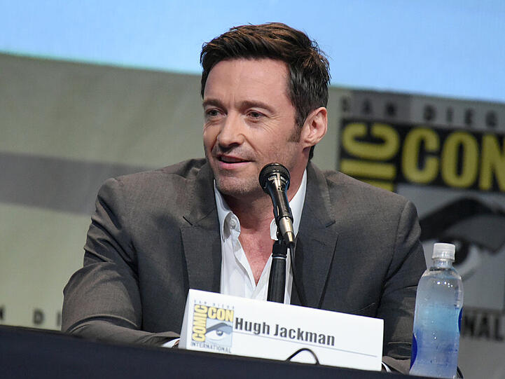 Auf der Comic Con verriet Hugh Jackman einige Details über seine Rolle in dem Film "Pan". Er spielt den Bösewicht Blackbeard, bei dem Captain Hook in die Lehre geht.