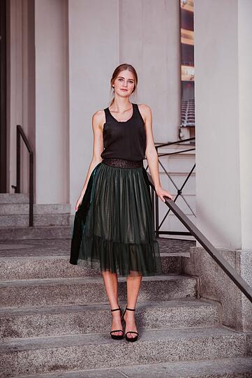 Fehlt hier noch was zum Profimodel? Christina am Gärtnerplatz-Theater.