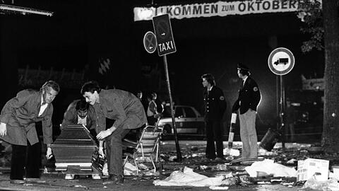 Auch fast 37 Jahre nach der Tat wirft der Bombenanschlag auf dem Oktoberfest noch Fragen auf.