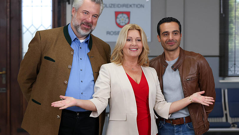Bei "Die Rosenheim-Cops" spielt Karin Thaler (M.) die Rolle der "Marie Hofer". Einst durfte die Schauspielerin aber auch für eine andere Serie drehen.