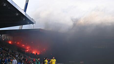 Kurz nach der Pause wurde das Spiel in Braunschweig unterbrochen.
