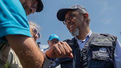 Der WHO-Chef besucht den Ebola-Hotspot.