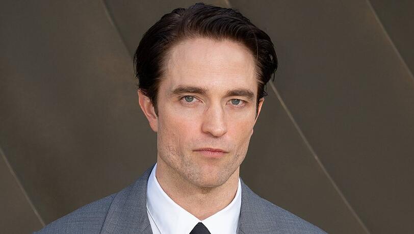 Robert Pattinson spricht &uuml;ber den "Batman 2"-Dreh.