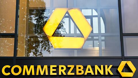 Die Commerzbank warnt vor Betrügern, die täuschend echte Bankbriefe verschicken.