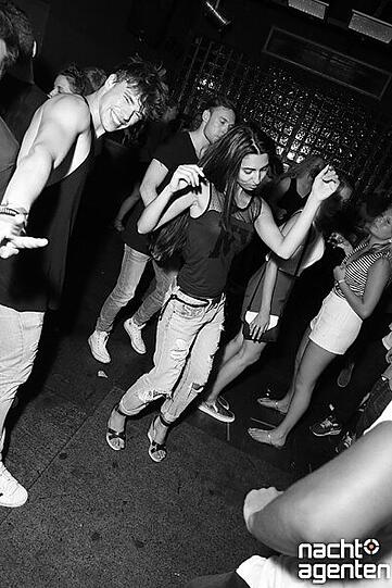 Am Freitag gab es im Crux wieder die "Nice!"-Partyreihe, diesmal unter dem Motto "Nice! like Palm Trees". Die DJ's spielten Hip-Hop und R'n'b-Sounds.