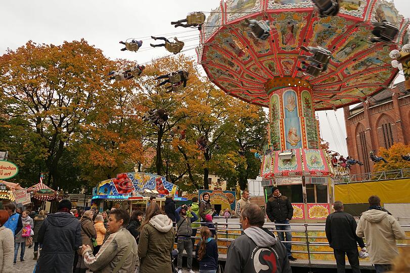 Dank der Corona-Pandemie müssen 2020 neben vielen Volksfesten und Märkten auch die Wiesn und die hier gezeigte Auer Dult ausfallen.