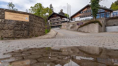 Die Seniorenresidenz Schliersee ist mittlerweile als Skandalheim bekannt. Pflegemängel hat es dort wohl schon lange gegeben.