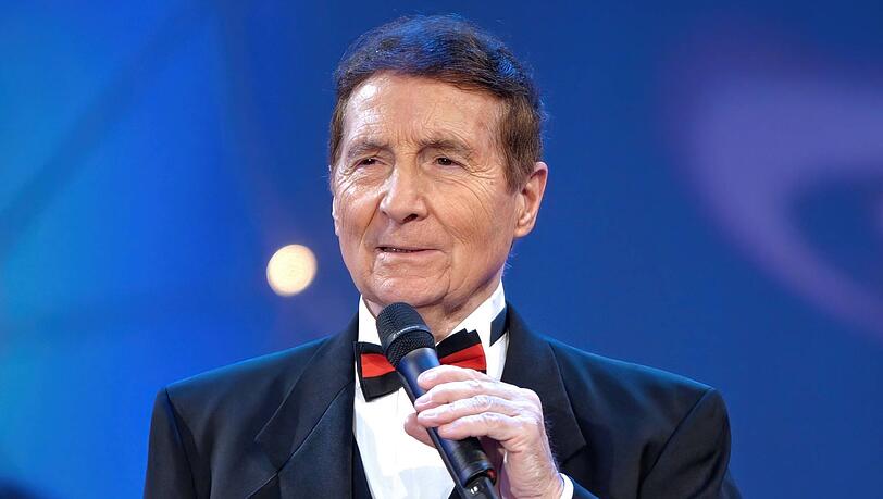 Freddy Quinn - hier bei einem TV-Auftritt 2005 - feiert am 27. September seinen 95. Geburtstag. Freddy Quinn - hier bei einem TV-Auftritt 2005 - feiert am 27. September seinen 95. Geburtstag.