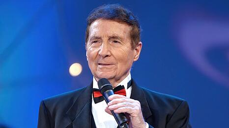 Freddy Quinn - hier bei einem TV-Auftritt 2005 - feiert am 27. September seinen 95. Geburtstag.